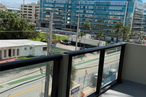 Снять в аренду кондоминиум в Бей-Харбор-Айлендс, Флорида 2 спальни, 97.55м2, № 1947546 - фото 18