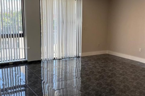 Снять в аренду кондоминиум в Бей-Харбор-Айлендс, Флорида 2 спальни, 97.55м2, № 1947546 - фото 2