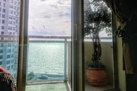 Снять в аренду кондоминиум в Холливуд, Флорида 1 спальня, 82.03м2, № 2050412 - фото 3