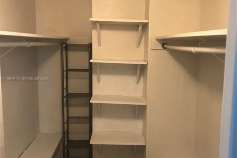 Снять в аренду кондоминиум в Холливуд, Флорида 1 спальня, 82.03м2, № 2050412 - фото 2