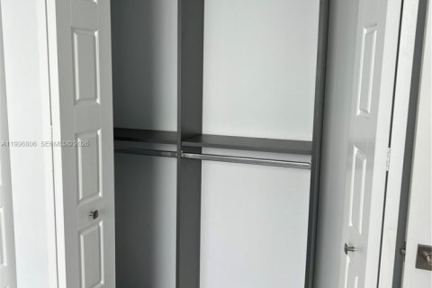 Apartamento en alquiler en Miami, Florida, 1 dormitorio, 61.32 m2 № 2058835 - foto 11