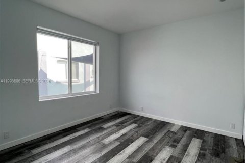 Apartamento en alquiler en Miami, Florida, 1 dormitorio, 61.32 m2 № 2058835 - foto 8