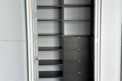 Apartamento en alquiler en Miami, Florida, 1 dormitorio, 61.32 m2 № 2058835 - foto 10