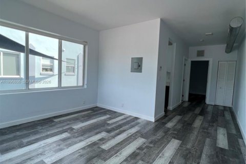 Apartamento en alquiler en Miami, Florida, 1 dormitorio, 61.32 m2 № 2058835 - foto 2