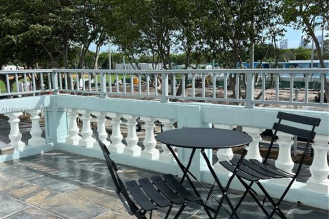 Apartamento en alquiler en Miami, Florida, 1 dormitorio, 61.32 m2 № 2058835 - foto 15