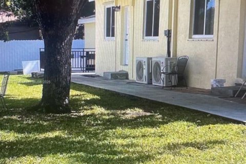 Commercial property in Miami, Florida № 1868773 - photo 19