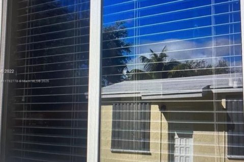 Commercial property in Miami, Florida № 1868773 - photo 20