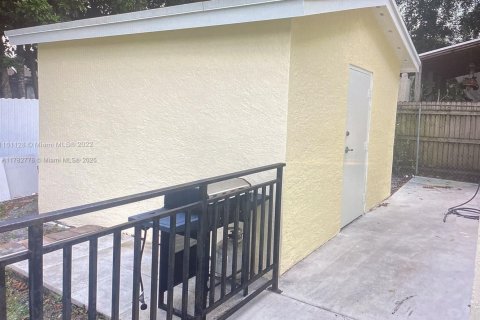 Commercial property in Miami, Florida № 1868773 - photo 21