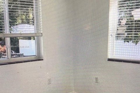 Commercial property in Miami, Florida № 1868773 - photo 13
