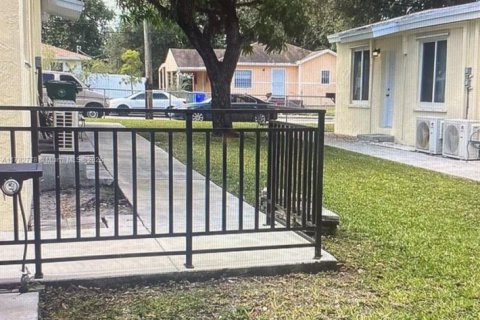 Commercial property in Miami, Florida № 1868773 - photo 18