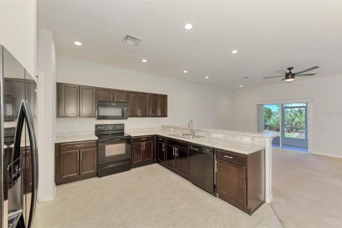Townhouse in Sarasota, Florida 3 bedrooms, 163.32 sq.m. № 2097766 - photo 3