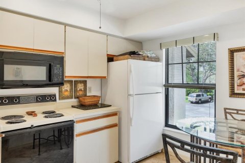 Condo in Sarasota, Florida, 2 bedrooms № 2113295 - photo 17