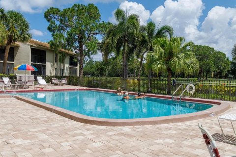 Condo in Sarasota, Florida, 2 bedrooms № 2113295 - photo 3