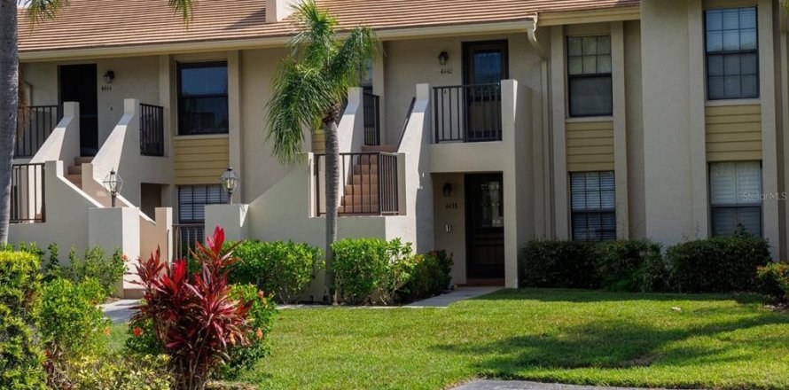 Condo in Sarasota, Florida, 2 bedrooms № 2113295