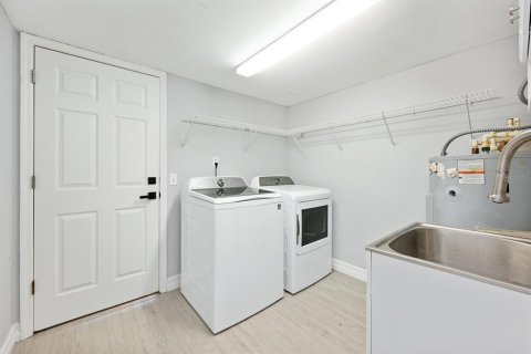 Casa en venta en Orlando, Florida, 4 dormitorios, 254.37 m2 № 1909318 - foto 20