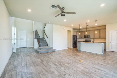 House in Port St. Lucie, Florida 3 bedrooms, 227.05 sq.m. № 1730490 - photo 10