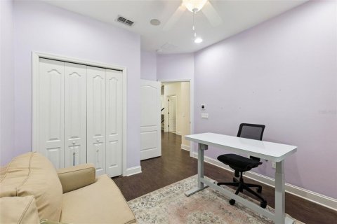 House in Apopka, Florida 4 bedrooms, 276.11 sq.m. № 2284773 - photo 17