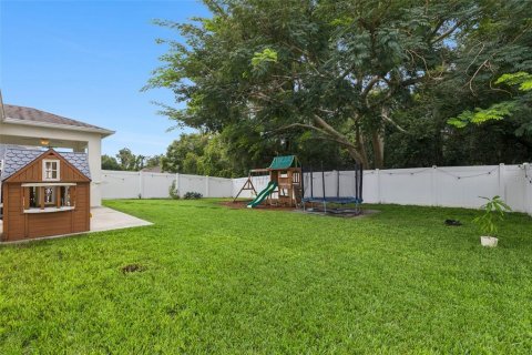 House in Apopka, Florida 4 bedrooms, 276.11 sq.m. № 2284773 - photo 28