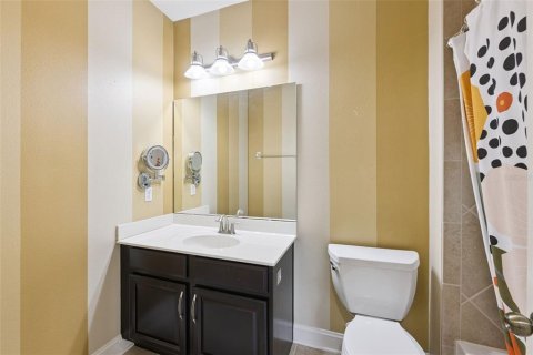 House in Apopka, Florida 4 bedrooms, 276.11 sq.m. № 2284773 - photo 23