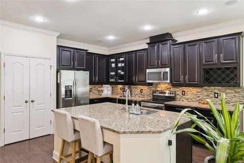 House in Apopka, Florida 4 bedrooms, 276.11 sq.m. № 2284773 - photo 6