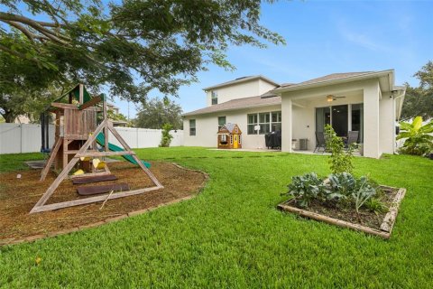 House in Apopka, Florida 4 bedrooms, 276.11 sq.m. № 2284773 - photo 26