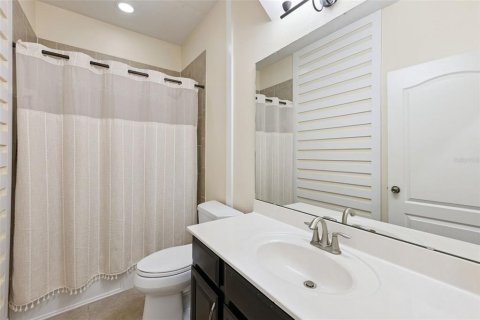 House in Apopka, Florida 4 bedrooms, 276.11 sq.m. № 2284773 - photo 19