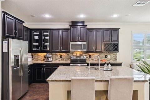 House in Apopka, Florida 4 bedrooms, 276.11 sq.m. № 2284773 - photo 7