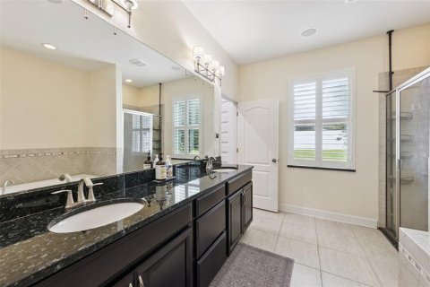 House in Apopka, Florida 4 bedrooms, 276.11 sq.m. № 2284773 - photo 11