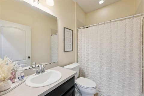 House in Apopka, Florida 4 bedrooms, 276.11 sq.m. № 2284773 - photo 20