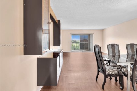 Condo in Pembroke Pines, Florida, 2 bedrooms  № 1464802 - photo 13