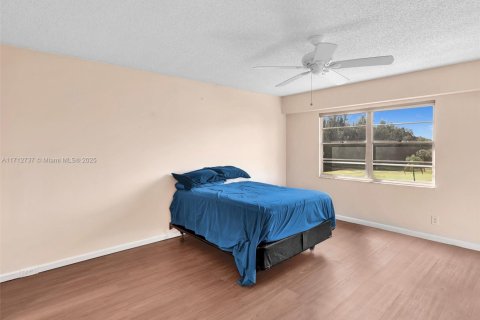 Condo in Pembroke Pines, Florida, 2 bedrooms  № 1464802 - photo 21