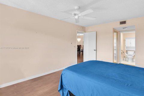 Condo in Pembroke Pines, Florida, 2 bedrooms  № 1464802 - photo 22