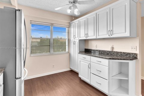 Condo in Pembroke Pines, Florida, 2 bedrooms  № 1464802 - photo 9