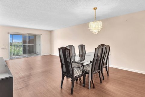 Condo in Pembroke Pines, Florida, 2 bedrooms  № 1464802 - photo 12