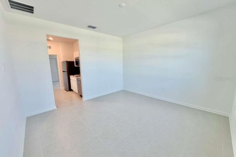 House in Davenport, Florida 1 bedroom, 48.77 sq.m. № 2148888 - photo 7