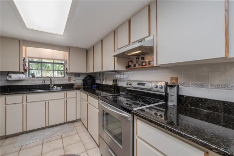 House in Edgewater, Florida 4 bedrooms, 205.13 sq.m. № 1902405 - photo 7