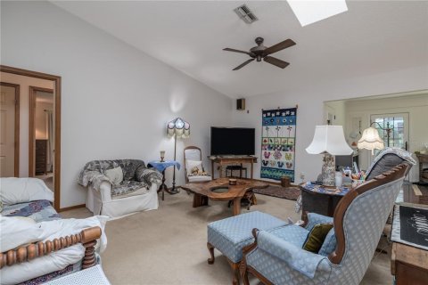 House in Edgewater, Florida 4 bedrooms, 205.13 sq.m. № 1902405 - photo 3