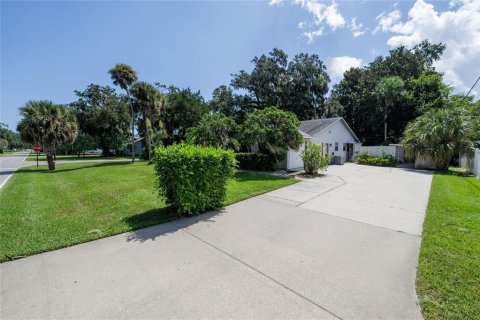 House in Edgewater, Florida 4 bedrooms, 205.13 sq.m. № 1902405 - photo 24