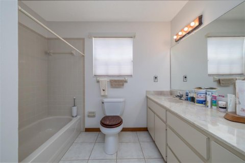 House in Edgewater, Florida 4 bedrooms, 205.13 sq.m. № 1902405 - photo 21