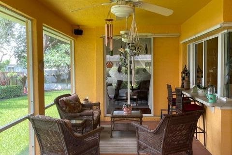 House in Jensen Beach, Florida 3 bedrooms, 166.67 sq.m. № 1183732 - photo 1