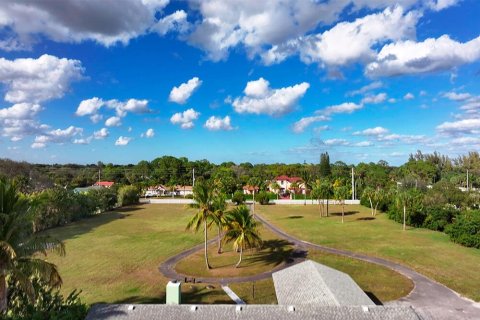 House in Palm Beach Gardens, Florida 4 bedrooms, 225.57 sq.m. № 2185043 - photo 7