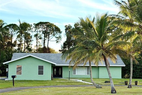 House in Palm Beach Gardens, Florida 4 bedrooms, 225.57 sq.m. № 2185043 - photo 13
