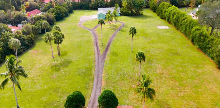 House in Palm Beach Gardens, Florida 4 bedrooms, 225.57 sq.m. № 2185043
