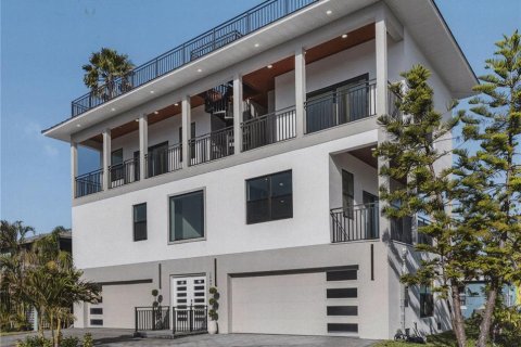 Casa en alquiler en Saint Petersburg, Florida, 3 dormitorios, 232.26 m2 № 1817980 - foto 1