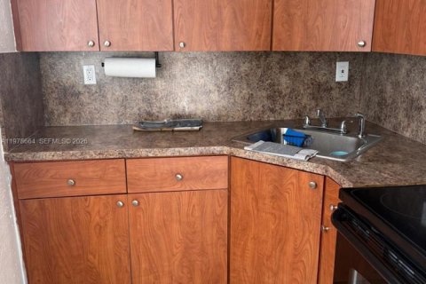 House in Hialeah, Florida 2 bedrooms № 2044480 - photo 3