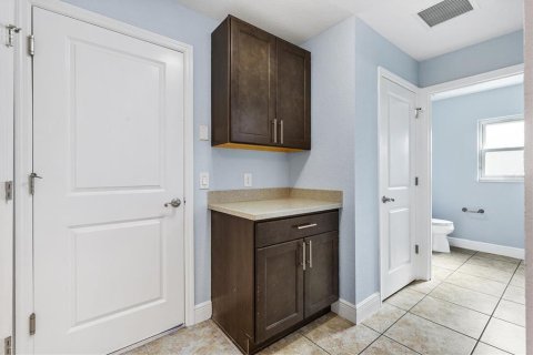 Villa ou maison à vendre à Oxford, Floride: 4 chambres, 219.99 m2 № 2349342 - photo 16