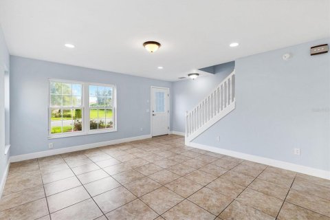 Villa ou maison à vendre à Oxford, Floride: 4 chambres, 219.99 m2 № 2349342 - photo 8