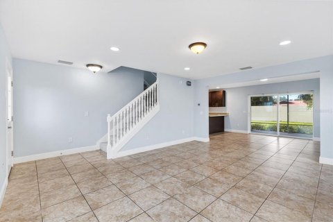 Villa ou maison à vendre à Oxford, Floride: 4 chambres, 219.99 m2 № 2349342 - photo 7