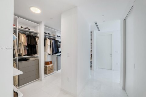 Купить кондоминиум в Майами, Флорида 3 спальни, 313.36м2, № 2055208 - фото 11