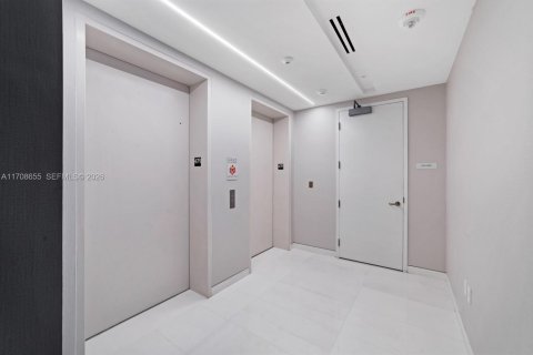 Купить кондоминиум в Майами, Флорида 3 спальни, 313.36м2, № 2055208 - фото 28